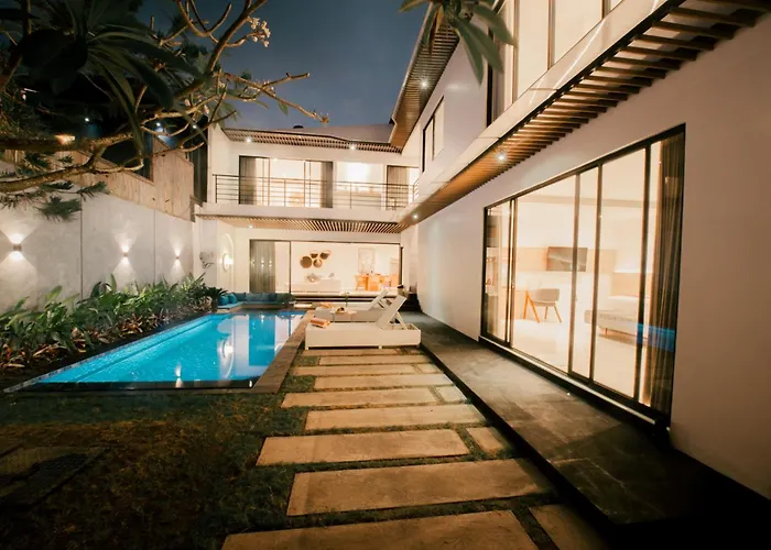 Seminyak Vila 4Bedroom Near Beach Lafavela